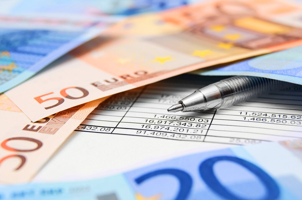 Geld und Münzen symbolisieren: Kosten Heilpraktiker-Ausbildung steuerlich absetzbar
